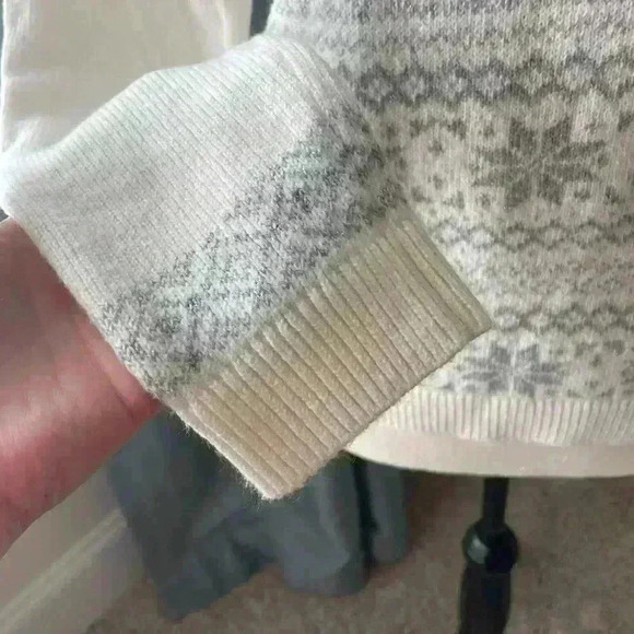 Talbots XS Sweater Silver and Cream Snowflake - Picture 2 of 8